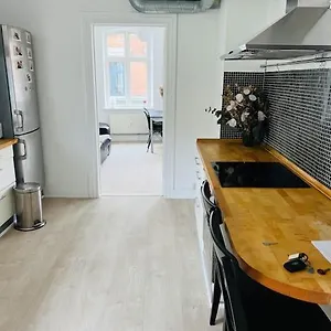  Apartment Lovely 1-bedroom In C